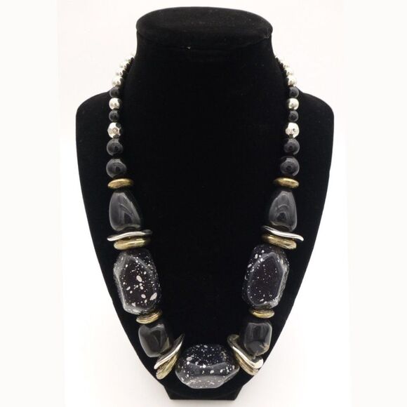 New In Package. Necklace and Earring Set: Black Chunky Necklace and Earrings - Picture 1 of 6